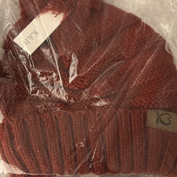 Chunk Pom Pom Cable Knit Ribbed Beanie - Picture 9 of 11